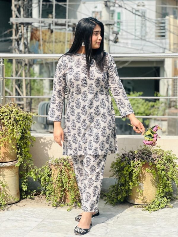 White Printed Lawn Bana Doria - Image 2